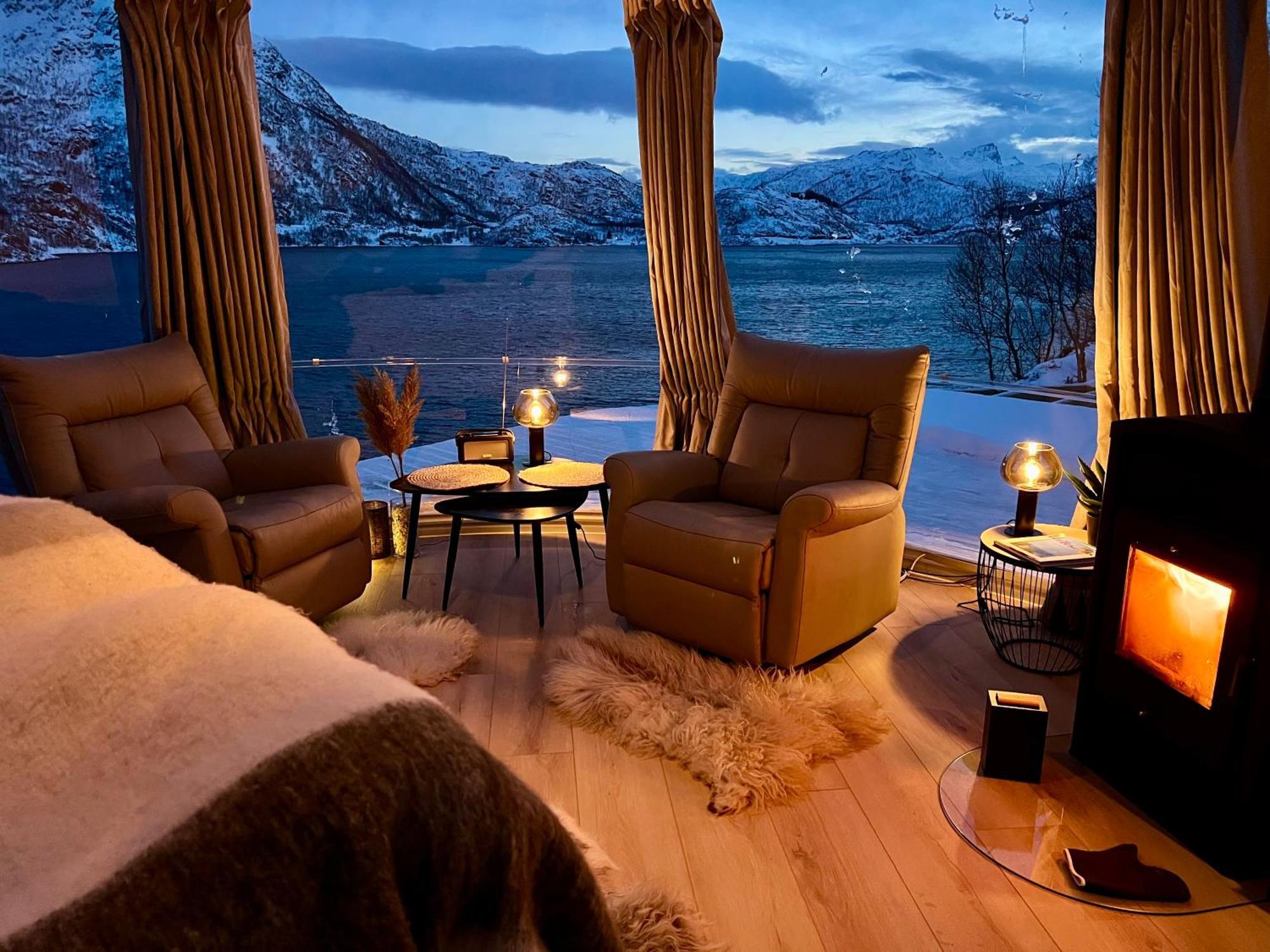 Lofoten Glampingdome Myrland ภายนอก รูปภาพ